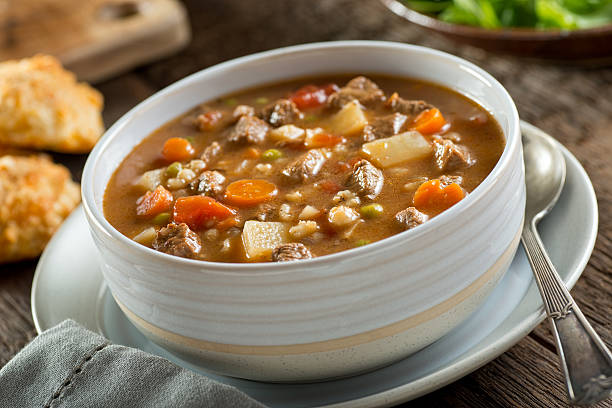 zuppa di manzo e orzo - beef stew foto e immagini stock