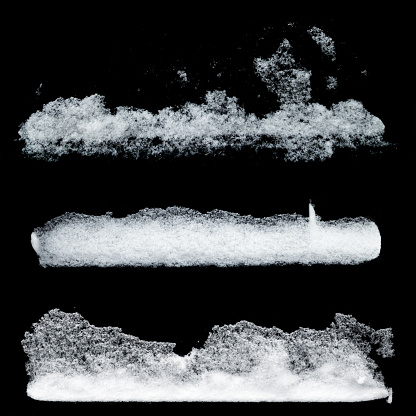 Conjunto de patrones de nieve blanca aislados en el backround negro photo