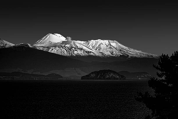 istock Mt Tongariro at twilight 615389360