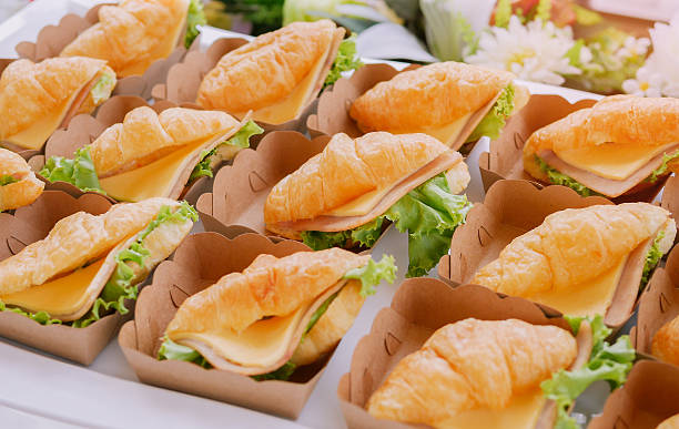 croissant de jamón y queso en el día de la boda - bread food french currency freshness fotografías e imágenes de stock