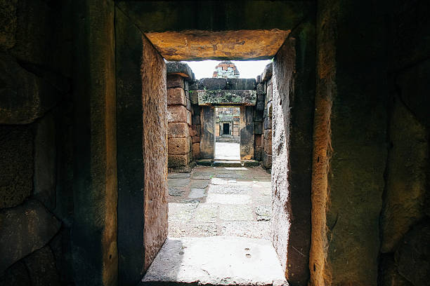 istock prasat wat sa kamphaeng noi 6 october 2016 615391898