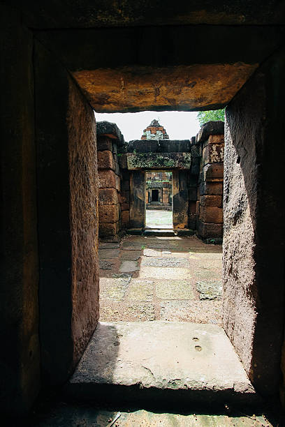 istock prasat wat sa kamphaeng noi 6 october 2016 615391912