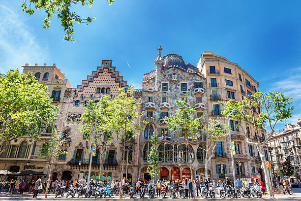 illa de la discordia. facade casa batllo, lleo morera, rocamora - cadafalch fotografías e imágenes de stock