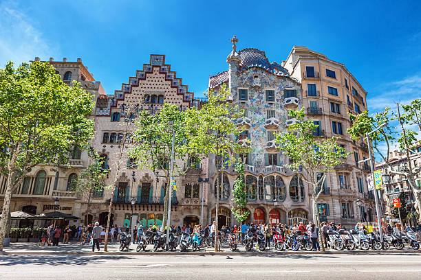 illa de la discordia. facade casa batllo, lleo morera, rocamora - cadafalch fotografías e imágenes de stock