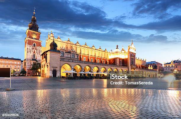 Marktplatz Von Krakau Polen Stockfoto und mehr Bilder von Horizontal - Horizontal, Krakau, Abenddämmerung