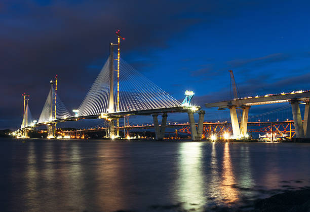 construcción del cruce de queensferry - casi terminado - bridge incomplete construction building activity fotografías e imágenes de stock