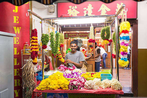 garland stall em little india, cingapura - little india - fotografias e filmes do acervo