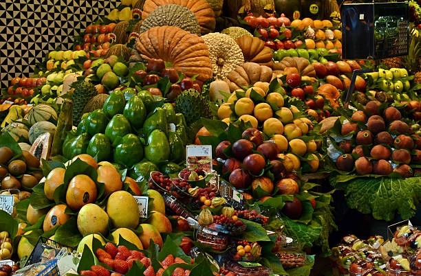 istock MARKET BUY FOOD 615499886