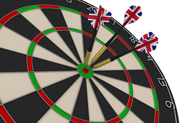 ブルズアイの3つの英国フラッグダーツとダーツボード - bulls eye dart darts three objects ストックフォトと画像