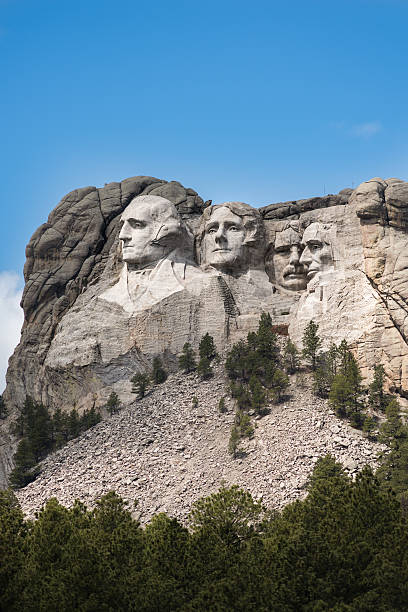 日光を浴びるラシュモア山の側面図 - south dakota ストックフォトと画像