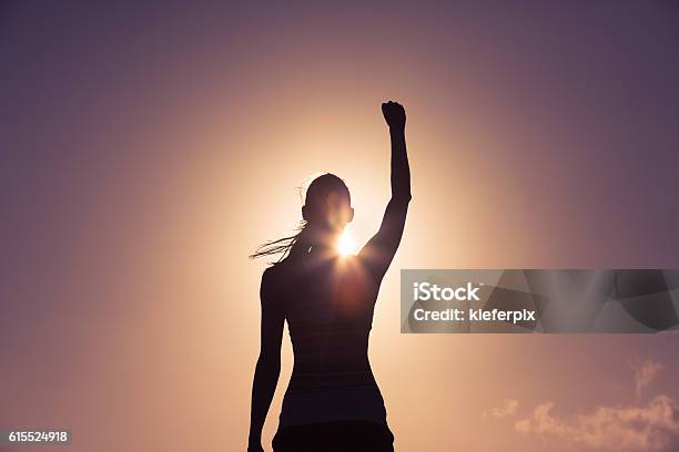 Foto de Vencedor e mais fotos de stock de Mulheres - Mulheres, Força, Autoconfiança