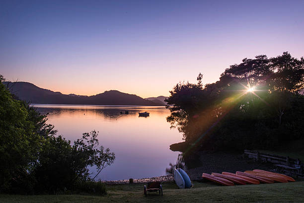 フレアと休日のシーン - marlborough region sunrise new zealand sea ストックフォトと画像