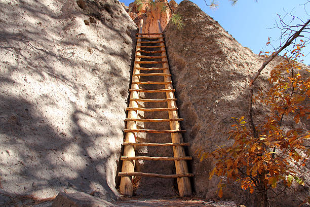 bandelier national monument - bandelier national monument anasazi anasazi ruins photography stock-fotos und bilder