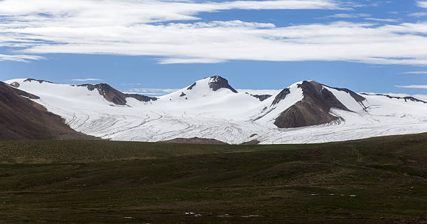istock Snow Mountain, Tanggula Mountain, China 615624588