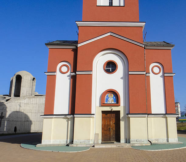 iglesia de san basilio de ostrog en sarajevo serbio - ostrog fotografías e imágenes de stock