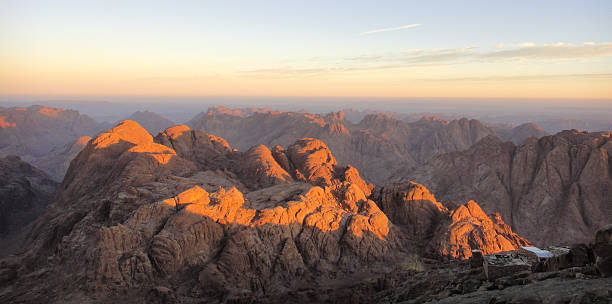 mont sinaï (mont horeb, gabal musa, mont moses) - sinai peninsula photos et images de collection