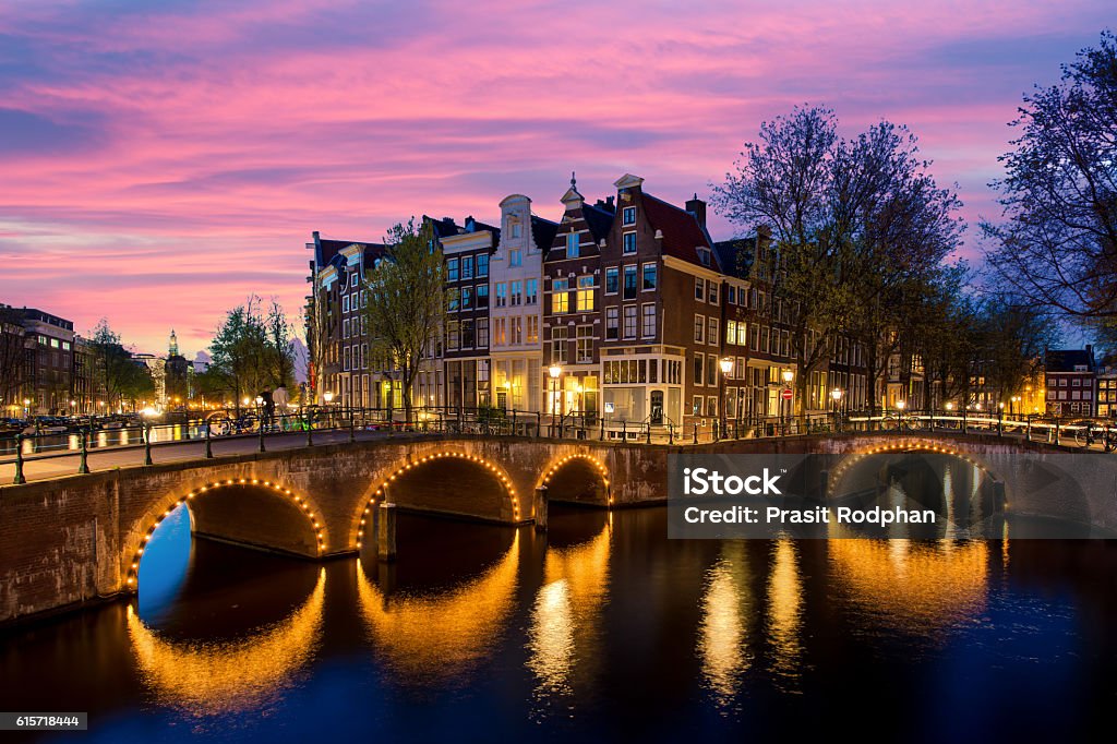 Noite, vista para a cidade de Amsterdã, Holanda. - Foto de stock de Amsterdã royalty-free