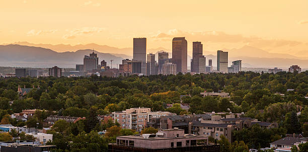 estação do centro da cidade de denver - rocky mountains panoramic colorado mountain imagens e fotografias de stock