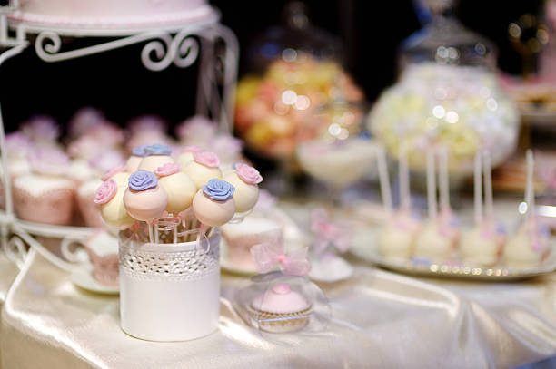 istock Wedding cake pops decorated with sugar flowers 615730956