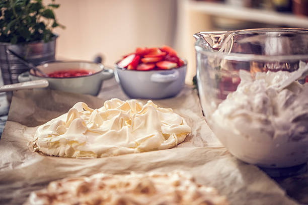 Merengue de Morango: Crocante, Cremoso e Fresco - receita deliciosa profissional - passo 2