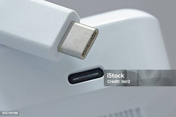 Usb Typc Stockfoto und mehr Bilder von USB-Kabel - USB-Kabel, Buchstabe C, Tippen