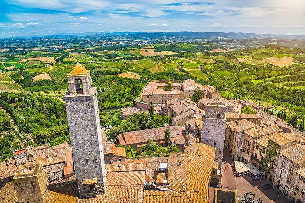 historic town of san gimignano, tuscany, italy - san gimignano imagens e fotografias de stock