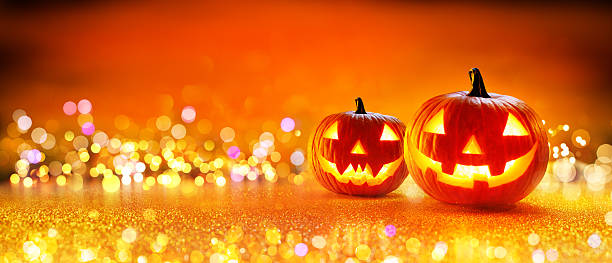 조명이 있는 할로윈 호박 - halloween pumpkin carving jack olantern 뉴스 사진 이미지