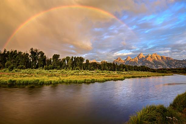 スネーク川とグランドティトンの嵐の日の出 - snake river grand teton river wyoming ストックフォトと画像