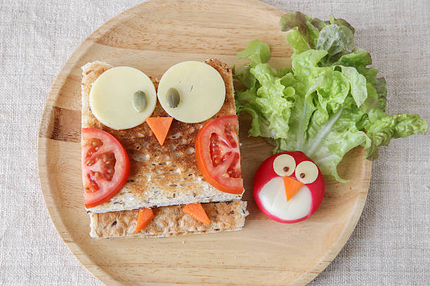 istock Owl healthy sandwich, fun food art for kids 615813402