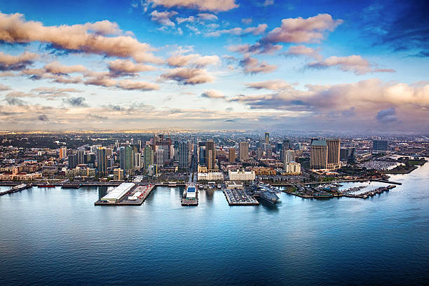 サンディエゴのダウンタウンの街並み - san diego california skyline california san diego bay ストックフォトと画像