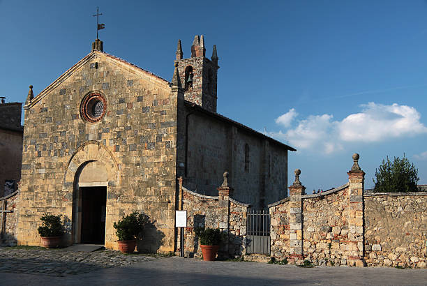 istock Small Church of Monteriggioni 615819284