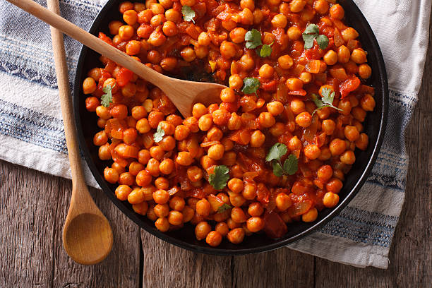 istock Indian Food: chickpeas in curry sauce close-up. Horizontal top view 615826046