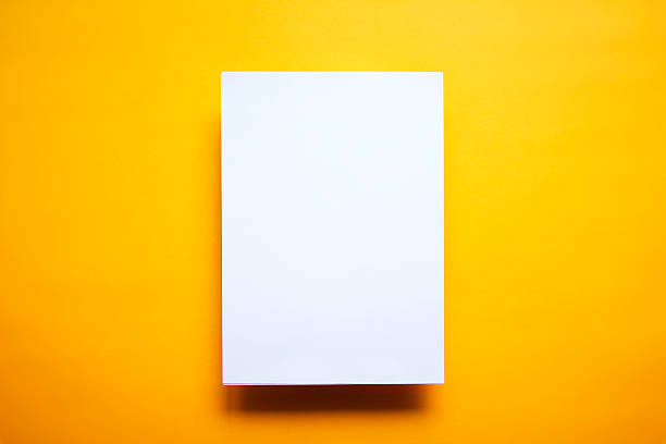 空の白い紙の用紙は黄色の背景を隔離 - stack of papers 写真 ストックフォトと画像