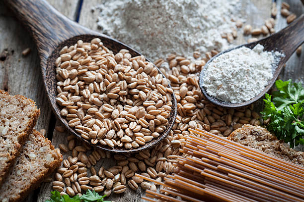 raw spelt flour pasta bread - whole wheat flour imagens e fotografias de stock