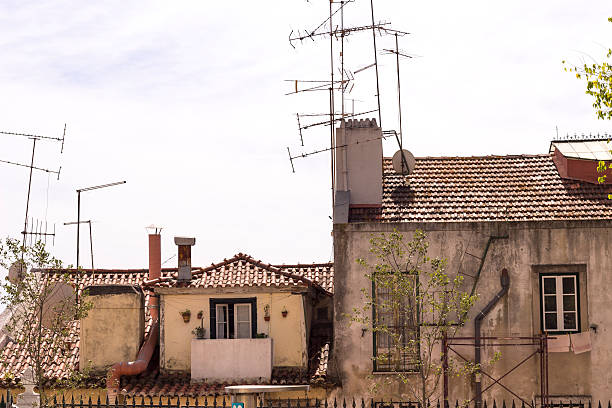 istock old house in Lisbon 615835148