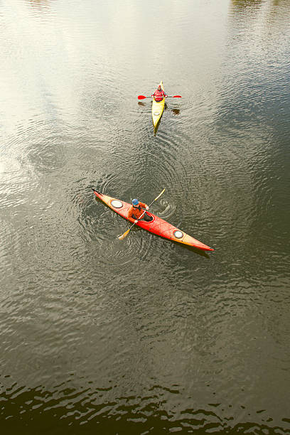 каякинг на реке. - rowboat river lake nautical vessel стоковые фото и изображения