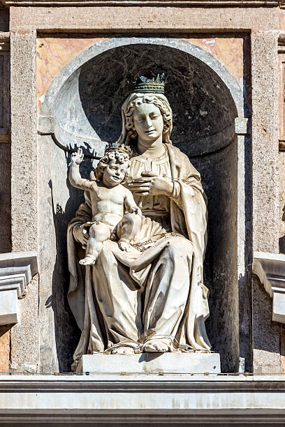 istock Madonna and Jesus child 615893190
