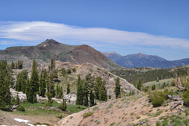 istock Trail do Winnemucca lake 615901208