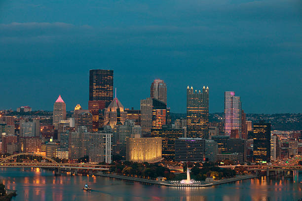 istock Beautiful Fall Evening In Pittsburgh Pennsylvania 615907764