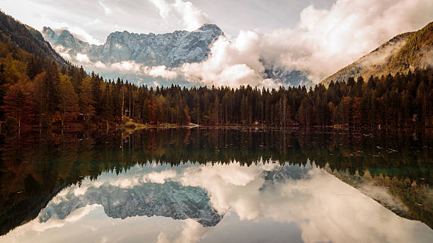 istock Autumn morning at the alpine lake 615922656