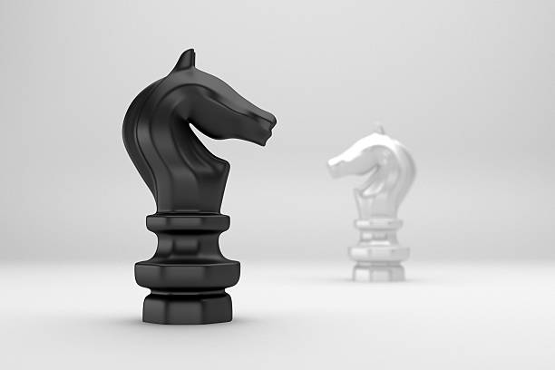 istock Knight chess confront black and white on white background 616001582
