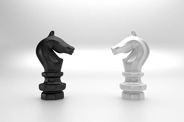 istock Knight chess confront black and white on white background 616001616
