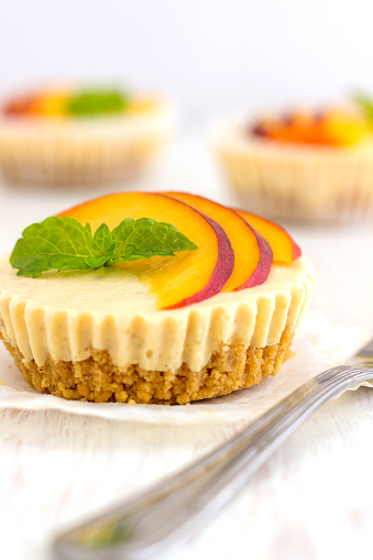 No bake peach cheesecake bites with digestive biscuit crust.