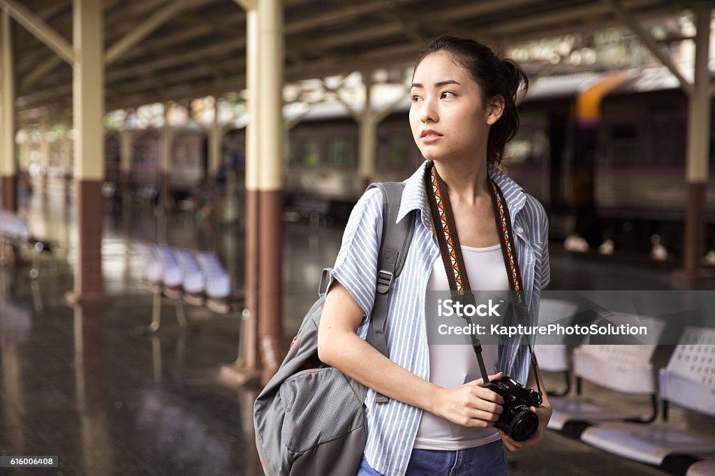 Jeune voyageur asiatique - Photo de Voyage libre de droits