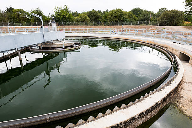 система очистки воды - wastewater water sewage treatment plant garbage стоковые фото и изображения