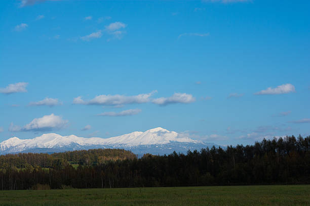 istock The snowy mountains of the late fall 616019974