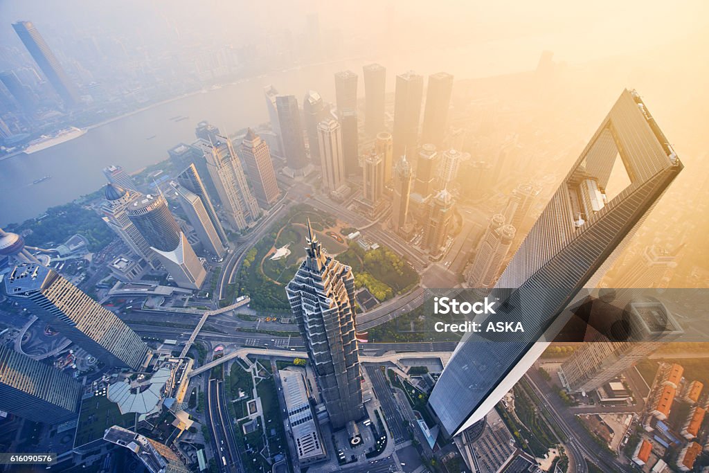 vista aérea de Shanghai al amanecer - Foto de stock de Shanghái libre de derechos