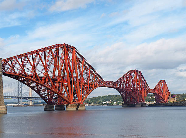 firth of forth eisenbahnbrücke - firth of forth rail bridge bridge edinburgh europe stock-fotos und bilder