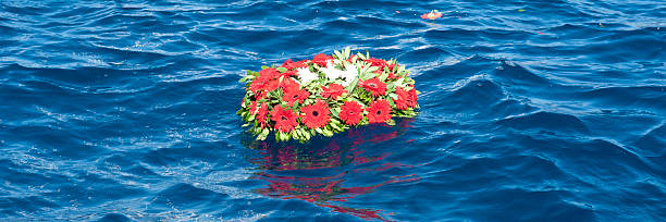 istock memorial wreaths banner 616133016