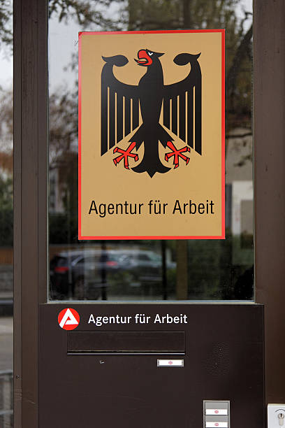 centre d’emploi allemand - aigle fédéral - arbeitsamt photos et images de collection